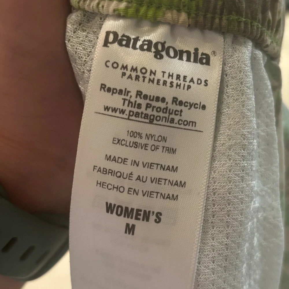 Patagonia Barely Baggies Shorts Medium - Athletic, Athleisure, Spring - Picture 8 of 9